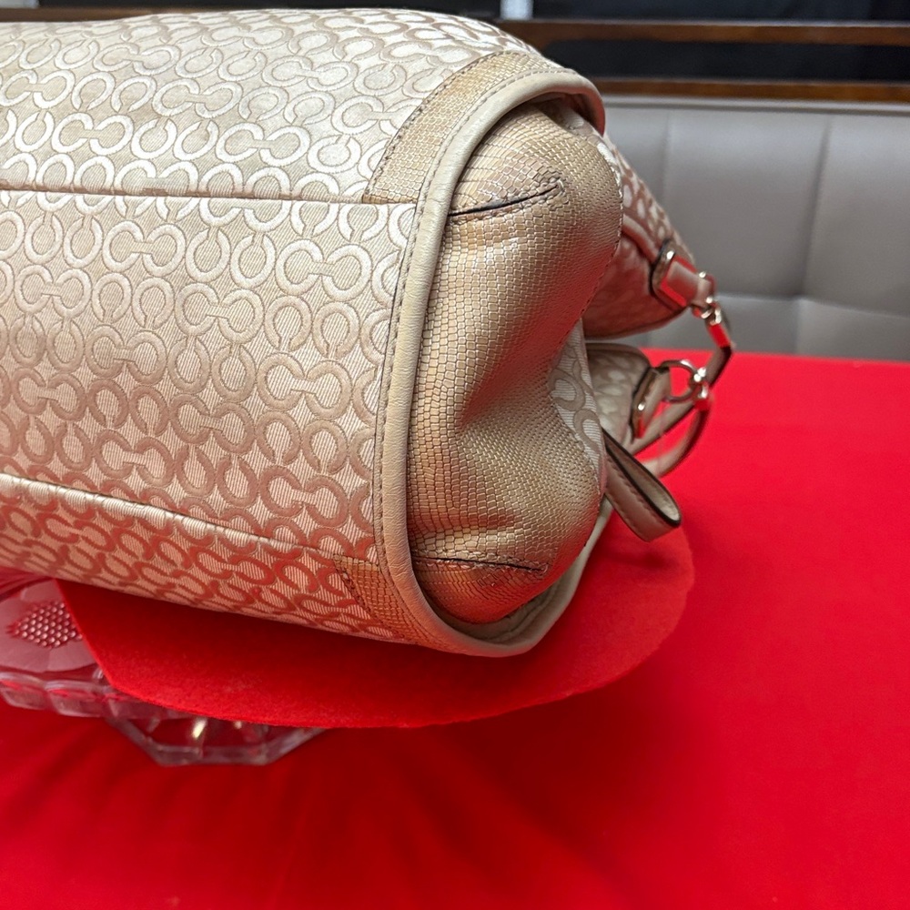 EUC Coach Gold Jaquard patterned Bag - Picture 6 of 13